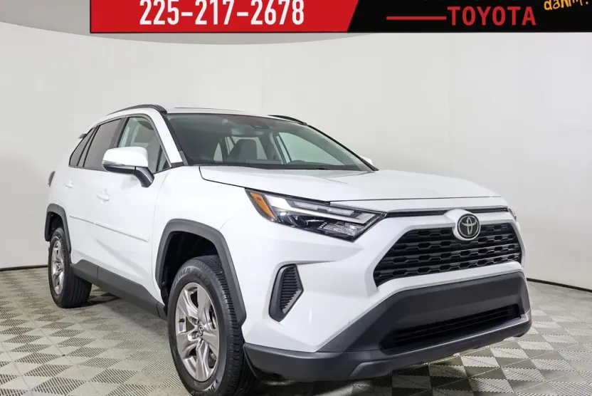 2023 Toyota RAV4 XLE photo 1