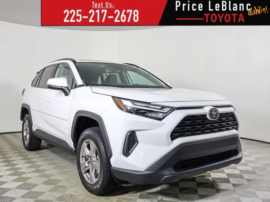 2023 Toyota RAV4 XLE photo 1