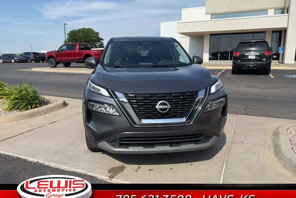2023 Nissan Rogue SV photo 1
