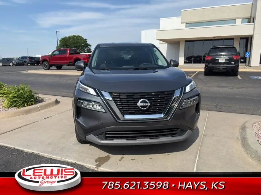 2023 Nissan Rogue SV photo 1