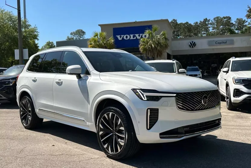 2025 Volvo XC90 Plus photo 1