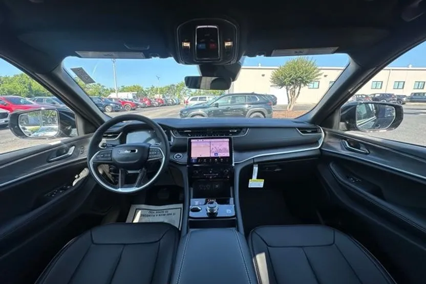 2025 Jeep Grand Cherokee Limited photo 1