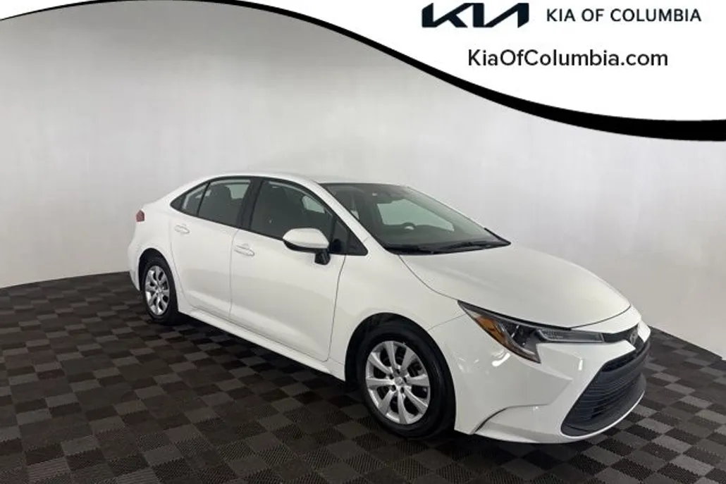 2024 Toyota Corolla LE photo 1