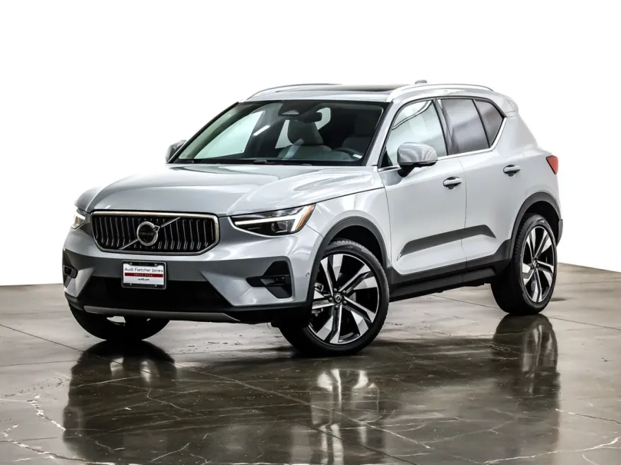 2024 Volvo XC40 AWD Ultimate photo 1