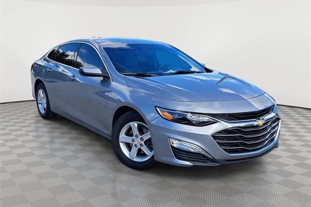 2024 Chevrolet Malibu photo 1