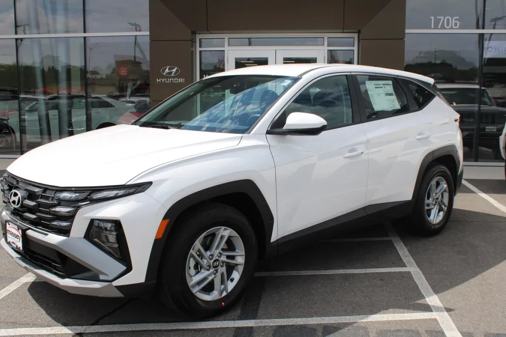 2026 Hyundai Tucson SE photo 1
