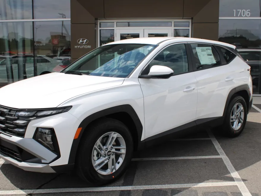 2026 Hyundai Tucson SE photo 1