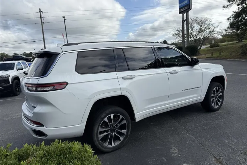 2021 Jeep Grand Cherokee Overland photo 1