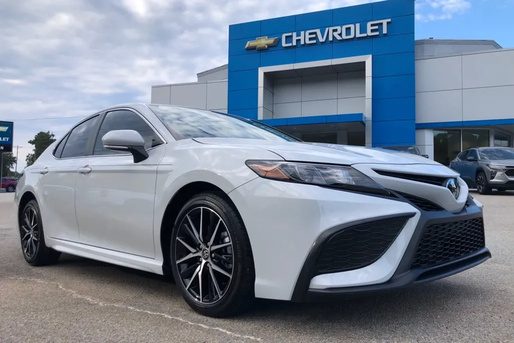 2024 Toyota Camry SE photo 1