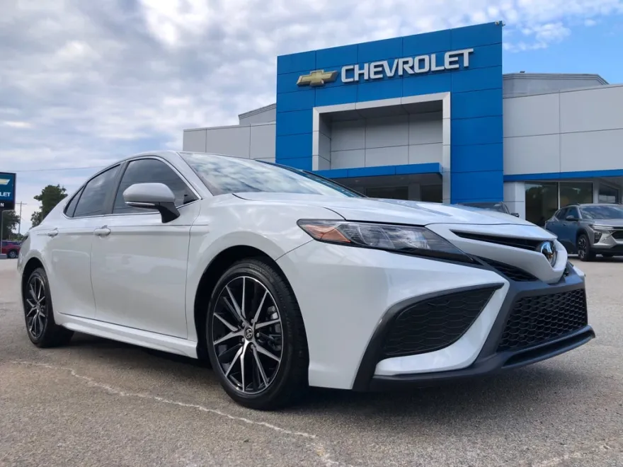 2024 Toyota Camry SE photo 1
