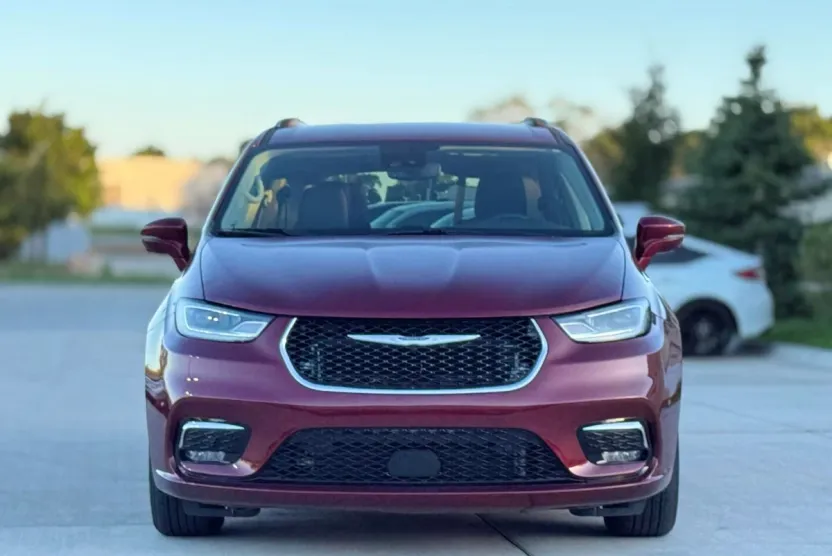 2021 Chrysler Pacifica Touring L photo 1
