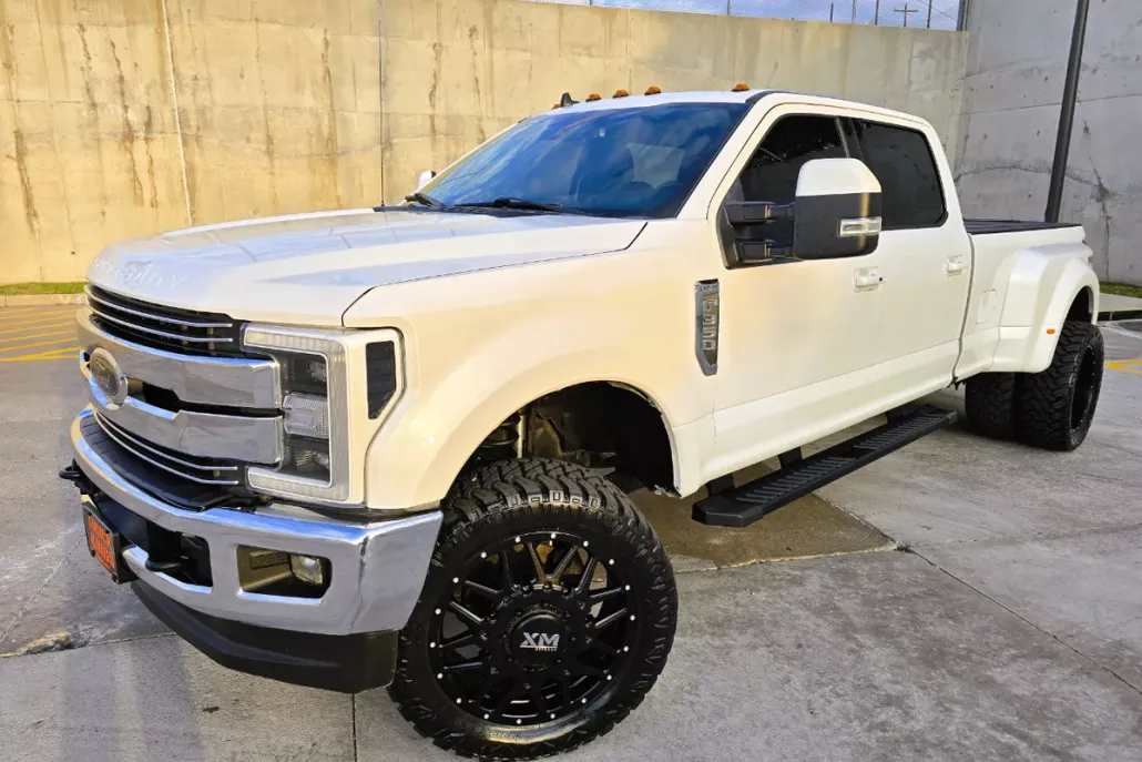 2019 Ford F-350 Lariat photo 1