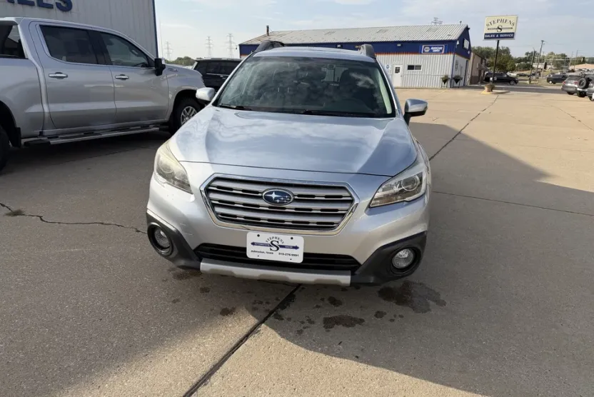 2017 Subaru Outback Limited photo 1