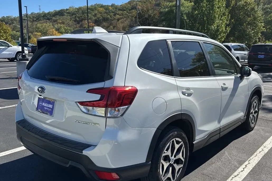 2019 Subaru Forester Premium photo 1