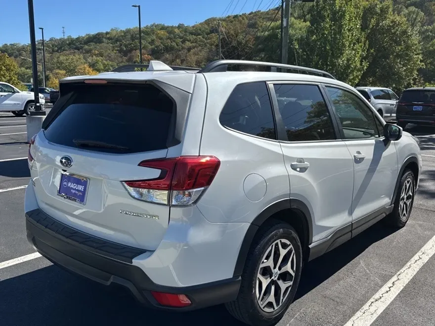 2019 Subaru Forester Premium photo 1