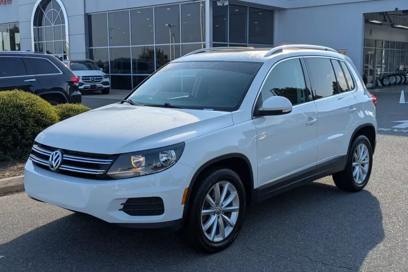 2017 Volkswagen Tiguan Wolfsburg Edition photo 1