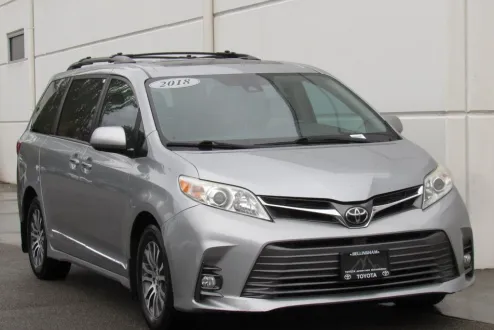 2018 Toyota Sienna XLE photo 2