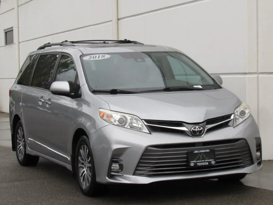 2018 Toyota Sienna XLE photo 2