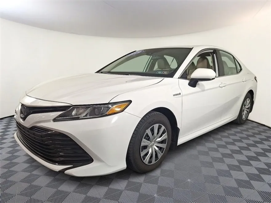 2019 Toyota Camry Hybrid LE photo 1