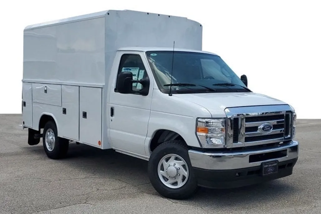 2025 Ford E-350 photo 1