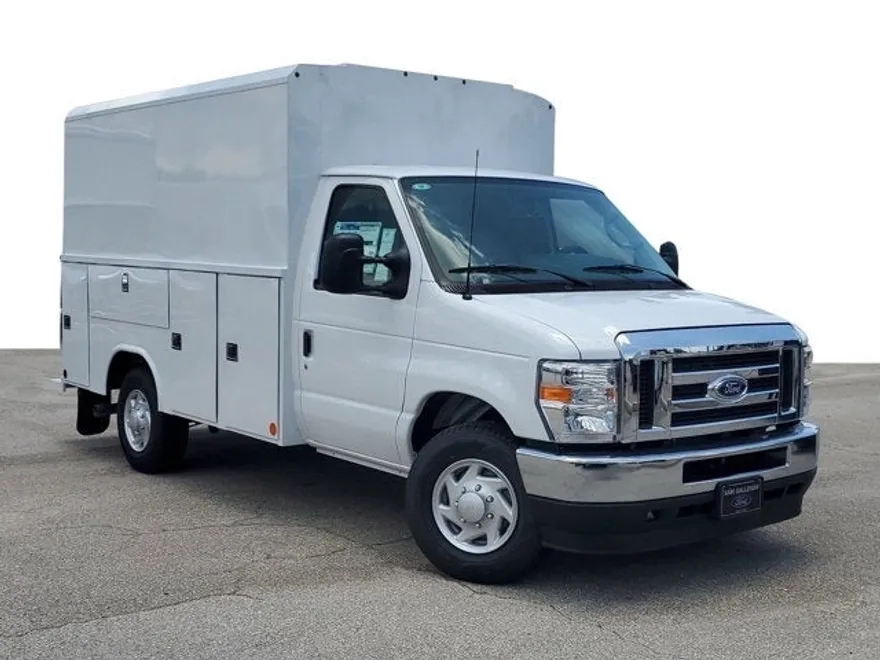 2025 Ford E-350 photo 1