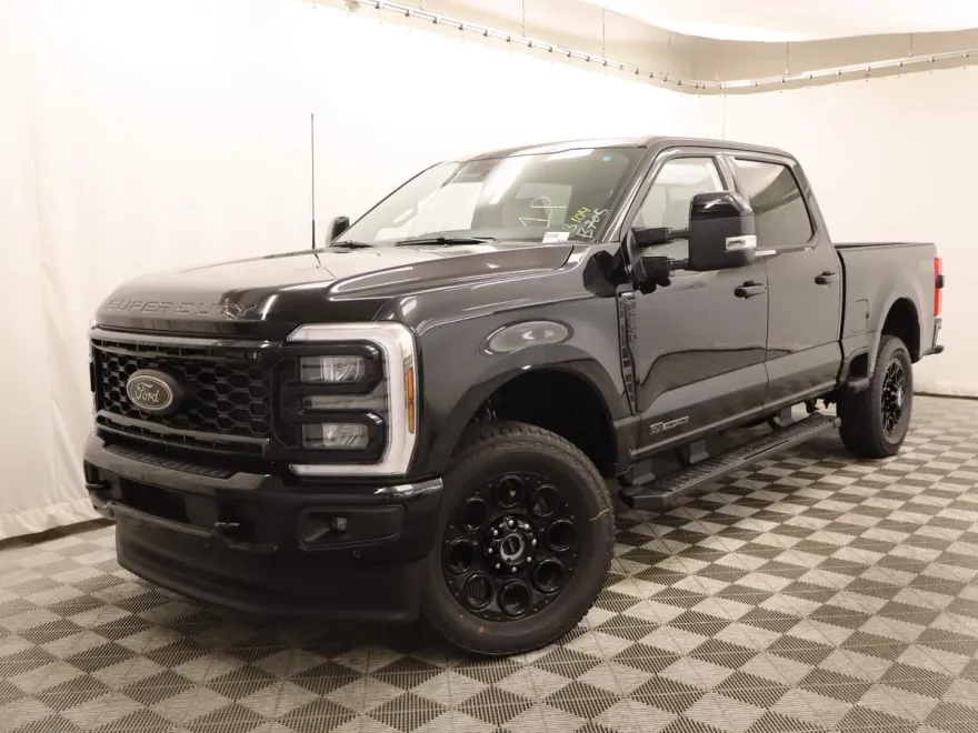 2025 Ford F-250 Lariat photo 1