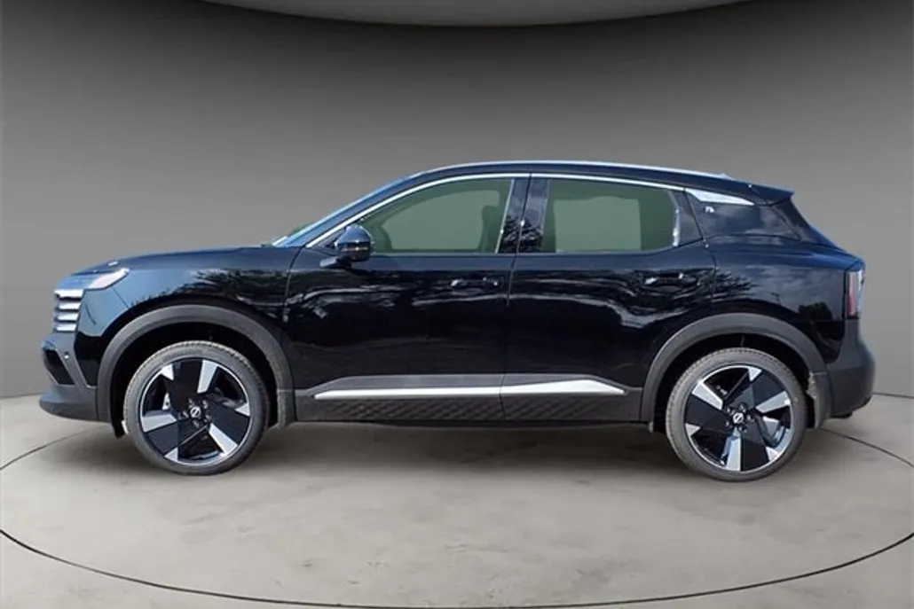 2025 Nissan Kicks SR photo 1