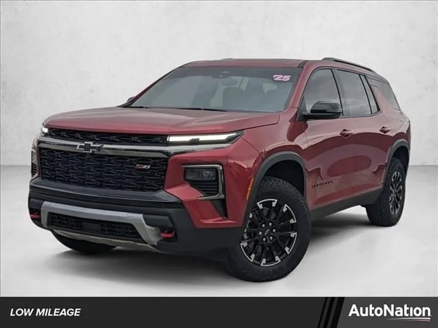 2025 Chevrolet Traverse Z71 photo 1