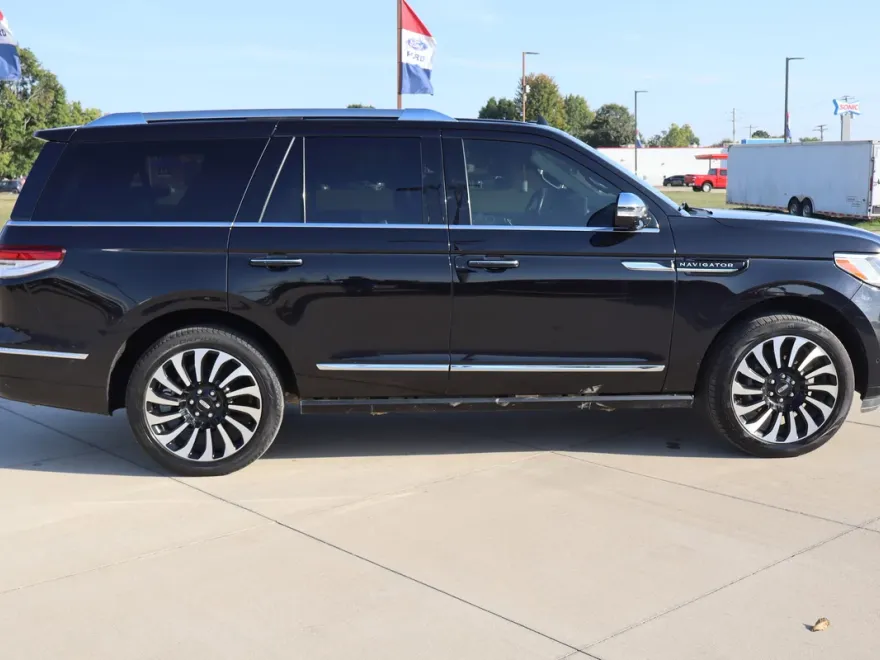 2023 Lincoln Navigator Black Label photo 1