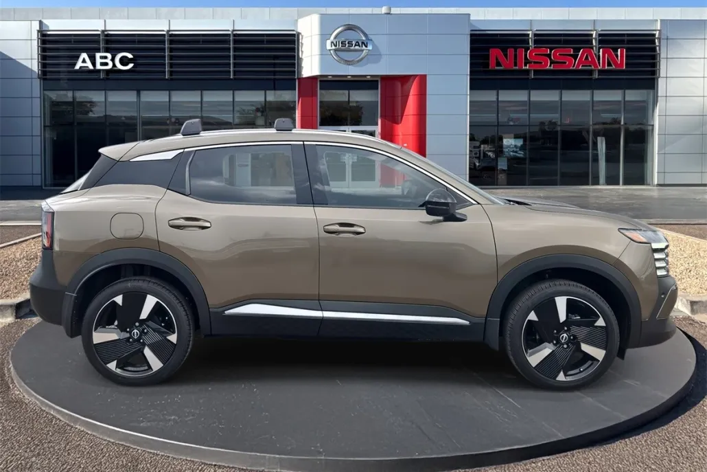 2026 Nissan Kicks SR photo 1