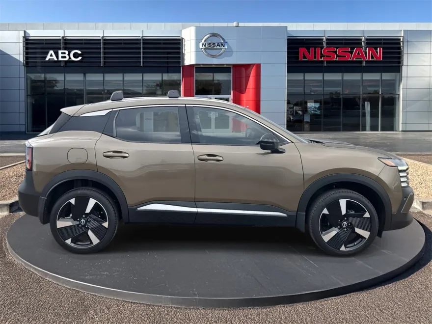 2026 Nissan Kicks SR photo 1