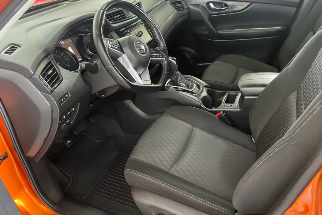 2020 Nissan Rogue SV photo 1