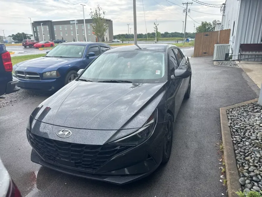 2022 Hyundai Elantra SEL Convenience photo 1