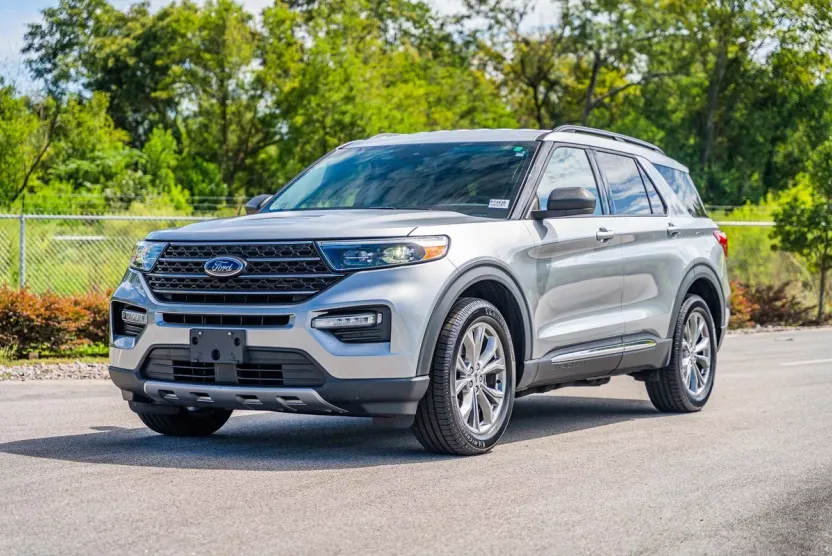 2022 Ford Explorer XLT photo 1