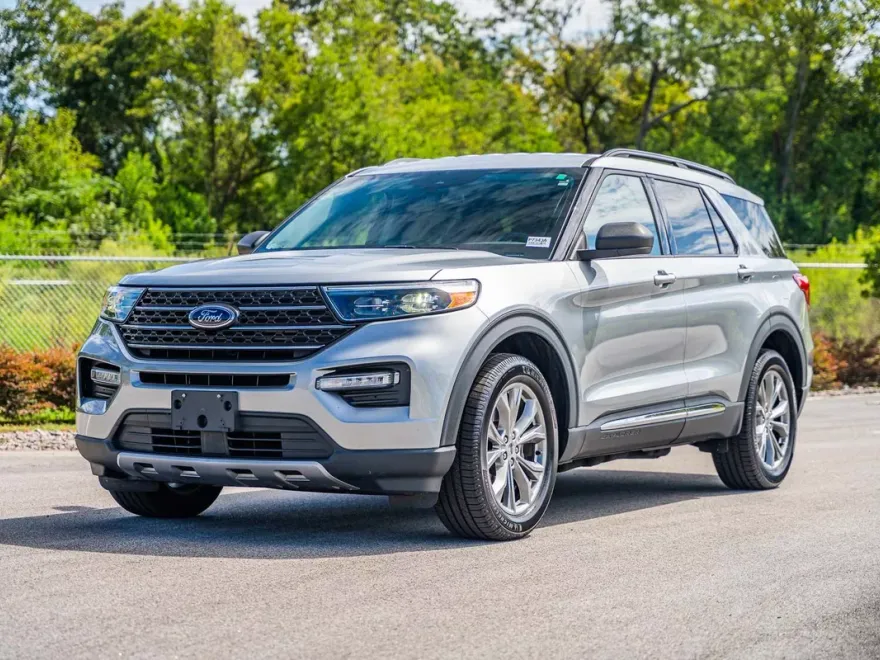 2022 Ford Explorer XLT photo 1