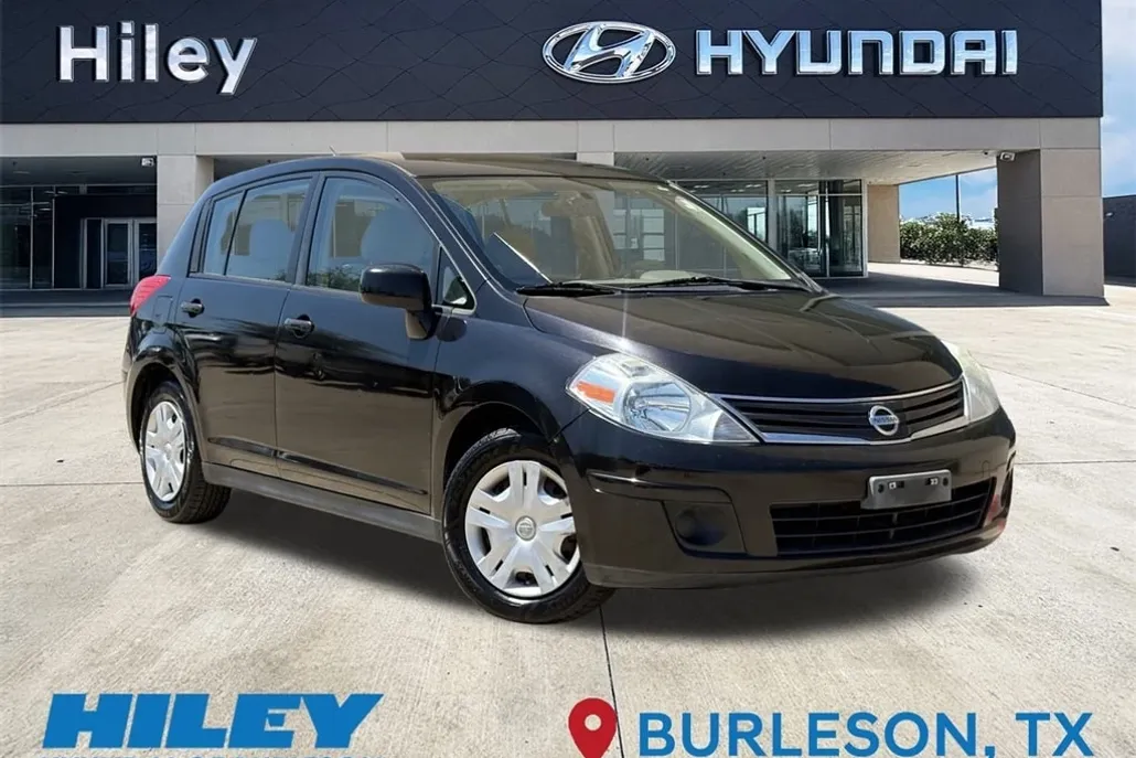 2011 Nissan Versa 1.8 S photo 1