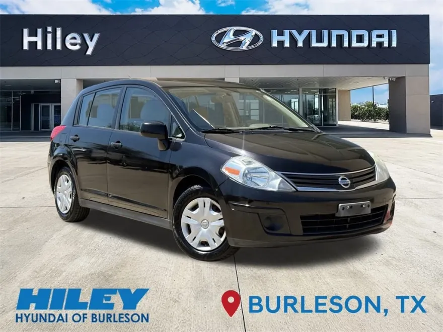 2011 Nissan Versa 1.8 S photo 1