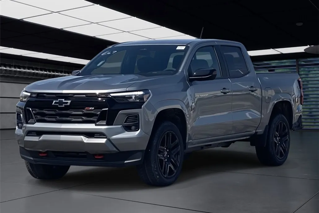 2025 Chevrolet Colorado Z71 photo 1