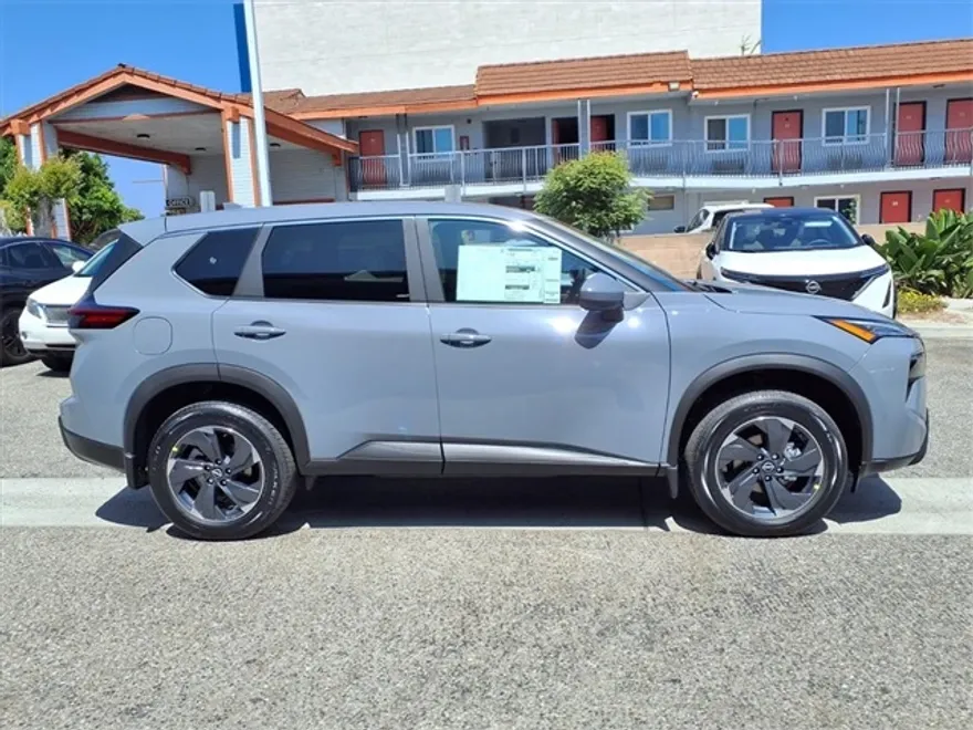 2026 Nissan Rogue SV photo 1