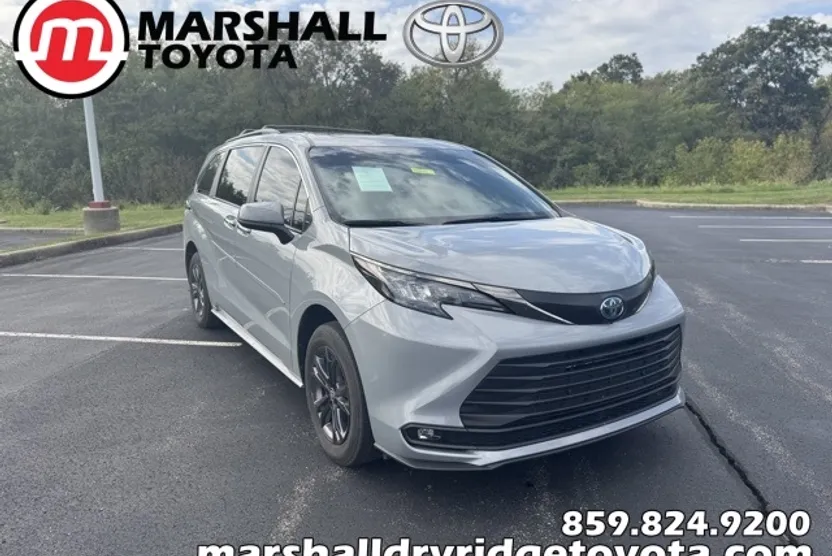 2024 Toyota Sienna Woodland Edition photo 1