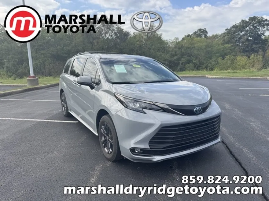 2024 Toyota Sienna Woodland Edition photo 1