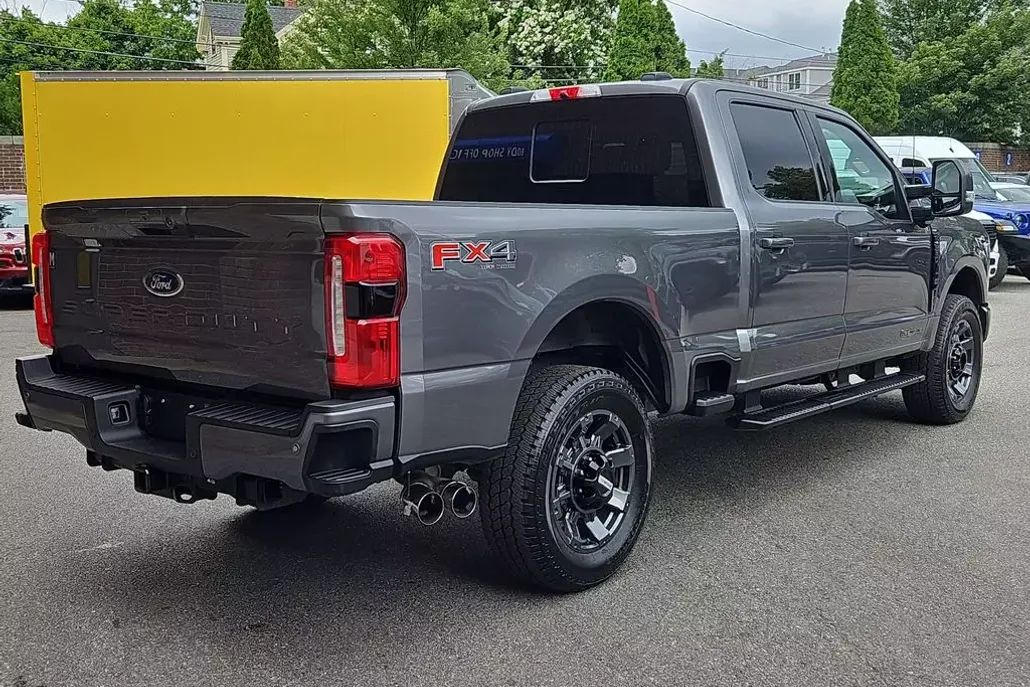 2023 Ford F-250 photo 1