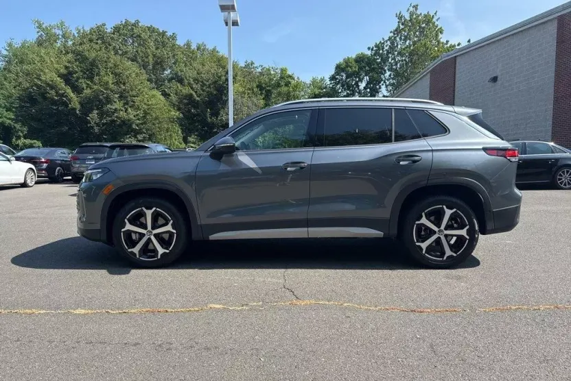 2025 Volkswagen Tiguan SE photo 1
