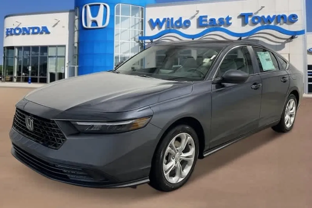 2025 Honda Accord LX photo 1