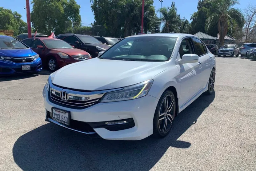 2017 Honda Accord Touring photo 1