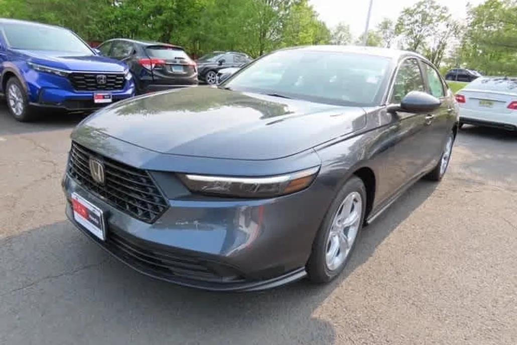 2025 Honda Accord LX photo 1
