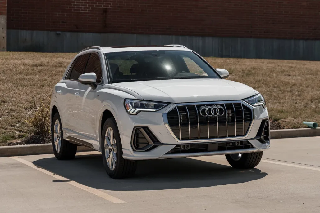 2025 Audi Q3 S line Premium Plus photo 1