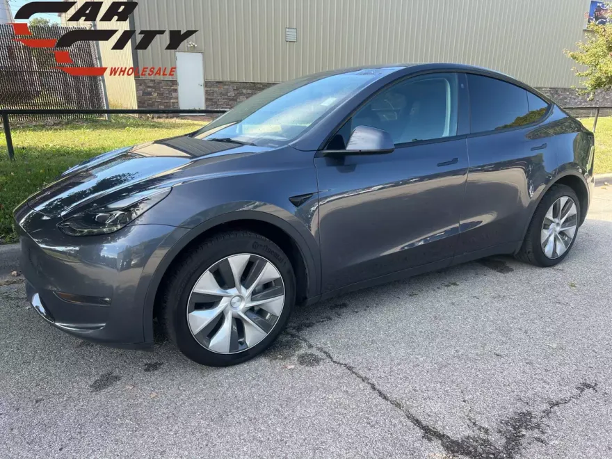 2023 Tesla Model Y Long Range photo 1