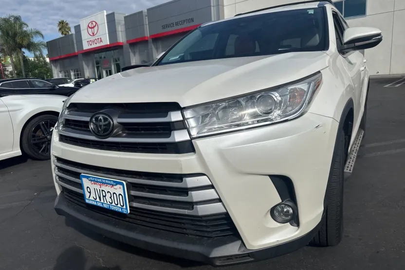 2019 Toyota Highlander XLE photo 1