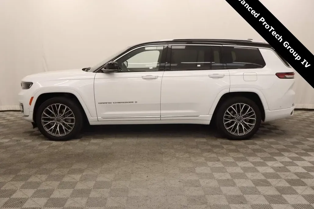 2022 Jeep Grand Cherokee L Summit photo 1